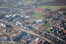 Vue aérienne de Salle Pestalozzi à le quartier Graben in Graben-Neudorf dans le département Bade-Wurtemberg, Allemagne