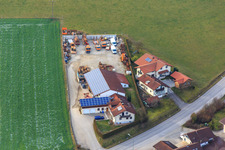 Vue aérienne de Rue Pfarrhof à le quartier Hirschbach in Bad Birnbach dans le département Bavière, Allemagne