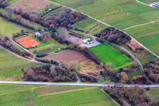 Vue aérienne de Terrain de sport du club de tennis TCO Oberotterbach et SV Oberotterbach 1950 eV à Oberotterbach dans le département Rhénanie-Palatinat, Allemagne