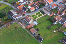 Vue aérienne de Parc de l'Hôtel Schlössl Oberotterbach à Oberotterbach dans le département Rhénanie-Palatinat, Allemagne