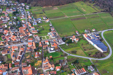 Vue aérienne de Domaine viticole Emil Wissing GmbH à Oberotterbach dans le département Rhénanie-Palatinat, Allemagne
