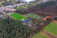 Vue aérienne de Salle de sport et stade du TuS 1908 Schaidt, club de tir Schaidt | Vers le Gogglerstubb et les courts de tennis du TC Bienwald Schaidt à le quartier Schaidt in Wörth am Rhein dans le département Rhénanie-Palatinat, Allemagne