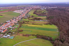 Vue aérienne de Saarstr depuis l'ouest à Kandel dans le département Rhénanie-Palatinat, Allemagne