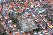 Vue aérienne de Chantier de construction d'un nouveau développement dans le centre-ville à Kandel dans le département Rhénanie-Palatinat, Allemagne
