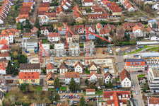 Vue aérienne de Chantier de construction d'un nouveau développement dans le centre-ville depuis l'est à Kandel dans le département Rhénanie-Palatinat, Allemagne