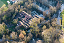 Vue aérienne de Ancien moulin à eau St. Georgsmühle de 1684 sur la Lauter à Scheibenhard dans le département Bas Rhin, France