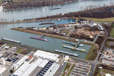 Vue aérienne de Quais et postes d'amarrage dans le bassin portuaire du Nouveau Port sur le Rhin à Speyer dans le département Rhénanie-Palatinat, Allemagne