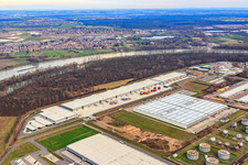 Zone industrielle à l'aéroport à Speyer dans le département Rhénanie-Palatinat, Allemagne hors des airs