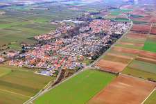 Vue aérienne de Vue de la ville depuis le sud-ouest à le quartier Niederhochstadt in Hochstadt dans le département Rhénanie-Palatinat, Allemagne
