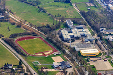 Vue aérienne de Gymnase Thomas Mann 1 et terrain de sport TSG 2 | Association de gymnastique et de sport à le quartier Blankenloch in Stutensee dans le département Bade-Wurtemberg, Allemagne