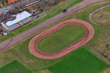 Photographie aérienne de Circuit et tribune de l'Association de sport automobile de Herxheim à Herxheim bei Landau dans le département Rhénanie-Palatinat, Allemagne