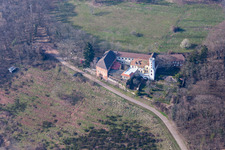 Vue aérienne de Ensemble de bâtiments du musée Slevogthof à Leinsweiler dans le département Rhénanie-Palatinat, Allemagne