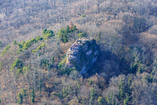 Vue aérienne de Ruines du château de Neukastel à Leinsweiler dans le département Rhénanie-Palatinat, Allemagne