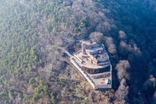 Vue aérienne de Complexe du château de la Veste Rietburg à le quartier Rhodt in Rhodt unter Rietburg dans le département Rhénanie-Palatinat, Allemagne