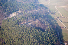 Vue aérienne de Monument de la Victoire et de la Paix à Weyher in der Pfalz dans le département Rhénanie-Palatinat, Allemagne