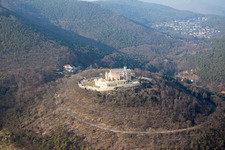 Vue oblique de Château de Hambach à le quartier Diedesfeld in Neustadt an der Weinstraße dans le département Rhénanie-Palatinat, Allemagne