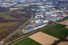 Vue aérienne de Matériaux de construction Wertheimer sur l'Acher à le quartier Fautenbach in Achern dans le département Bade-Wurtemberg, Allemagne