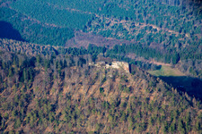 Vue aérienne de Château de Hohenbourg à Wingen dans le département Bas Rhin, France