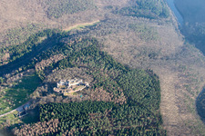 Vue aérienne de Ruines de Fleckenstein à Lembach dans le département Bas Rhin, France