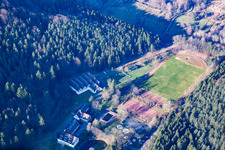 Vue aérienne de Terrain de sport à Heilsbach à Schönau dans le département Rhénanie-Palatinat, Allemagne