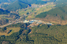 Vue aérienne de Zone industrielle de Reichenbach vue du sud-ouest avec le chantier de construction de Frank Handels-GmbH & Co. KG - Administration à Dahn dans le département Rhénanie-Palatinat, Allemagne