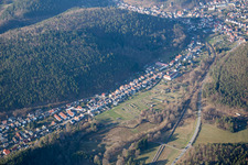 Vue oblique de Hinterweidenthal dans le département Rhénanie-Palatinat, Allemagne
