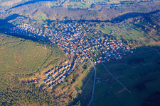 Vue oblique de Village de la forêt du Palatinat vu du nord-ouest à Wernersberg dans le département Rhénanie-Palatinat, Allemagne