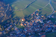 Vue aérienne de Église Saint-Martin sur Sonnenbergstr à Leinsweiler dans le département Rhénanie-Palatinat, Allemagne