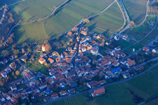 Vue aérienne de Église Saint-Martin sur Sonnenbergstr à Leinsweiler dans le département Rhénanie-Palatinat, Allemagne