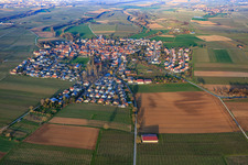 Vue aérienne de Vue du village depuis l'ouest à le quartier Mörzheim in Landau in der Pfalz dans le département Rhénanie-Palatinat, Allemagne