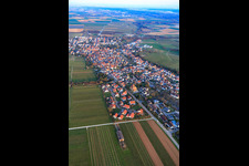 Photographie aérienne de Rue principale vue de l'ouest à Insheim dans le département Rhénanie-Palatinat, Allemagne