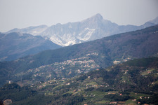 Vue aérienne de Carrare à Federigi dans le département Toscane, Italie