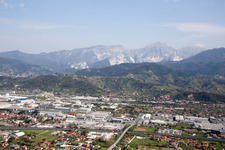 Vue aérienne de Avenza dans le département Toscane, Italie