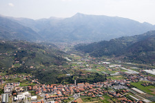Capezzano Pianore dans le département Toscane, Italie hors des airs