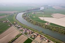 Vue aérienne de Polesinello dans le département Vénétie, Italie