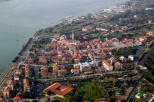 Vue aérienne de Malamocco à le quartier Lido in Venedig dans le département Metropolitanstadt Venedig, Italie
