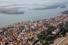 Vue aérienne de Lido de Venise à Venezia dans le département Vénétie, Italie