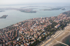 Vue aérienne de Lido de Venise à Venezia dans le département Vénétie, Italie