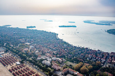 Vue aérienne de San Nicolò di Lido dans le département Vénétie, Italie
