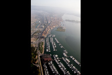 Vue d'oiseau de Sottomarina à Faro dans le département Vénétie, Italie