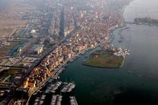 Vue aérienne de Surface de l'eau sur la côte méditerranéenne à Chioggia dans le département Metropolitanstadt Venedig, Italie