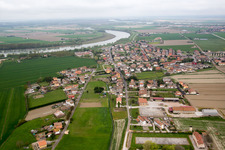 Vue aérienne de Donzella à Scovetta dans le département Vénétie, Italie