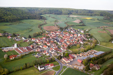Vue aérienne de Quartier Wustviel in Rauhenebrach dans le département Bavière, Allemagne
