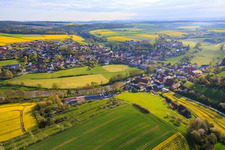 Vue aérienne de Vue du village de Rauhe Ebrach depuis le sud-ouest à le quartier Schönbrunn in  Steigerwald in Schönbrunn im Steigerwald dans le département Bavière, Allemagne