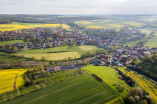 Vue aérienne de Champs agricoles et terres agricoles à le quartier Schönbrunn in  Steigerwald in Schönbrunn im Steigerwald dans le département Bavière, Allemagne