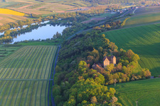 Vue aérienne de Château de Klingenberg à Wipfeld dans le département Bavière, Allemagne