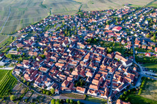 Vue aérienne de Champs agricoles et terres agricoles à Sommerach dans le département Bavière, Allemagne