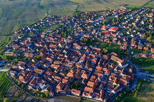Vue aérienne de Aperçu du centre historique du village à Sommerach dans le département Bavière, Allemagne
