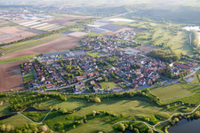 Vue aérienne de Les rives du Main à Dettelbach dans le département Bavière, Allemagne