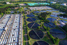 Vue oblique de Station d'épuration BASF à le quartier Mörsch in Frankenthal dans le département Rhénanie-Palatinat, Allemagne